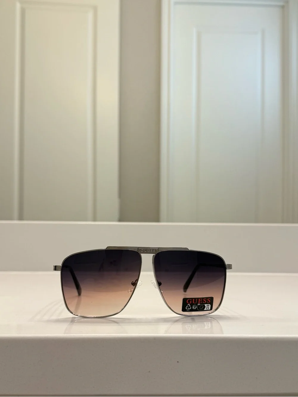 GUESS Aviator Sunglasses in GRADIENT Brown NWOT - Picture 6 of 13